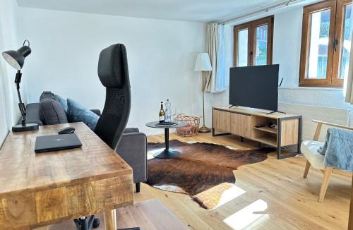 Graechen Apartment | Liftside Terrace Retreat Modern & Cozy