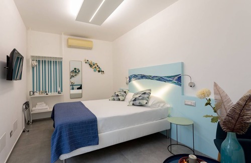 Arona Bed & Breakfast | Little Square