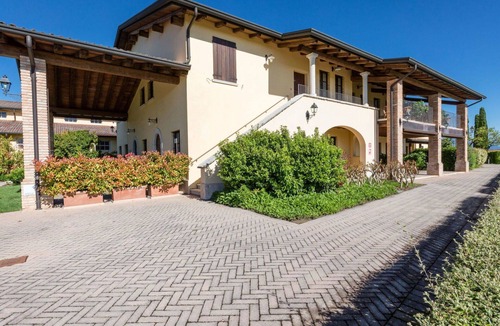 San Martino della Battaglia Apartment | Lovely apartment for 4 people with WIFI, A/C, pool, TV and terrace