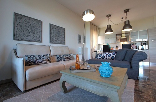 Desenzano del Garda Apartment | Lovely apartment with hot tub, sauna, A/C, WIFI, TV, terrace and pets allowed, close to Sirmione