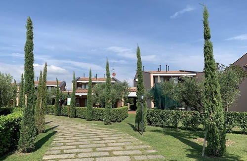 Moniga del Garda Apartment | Lovely apartment for 2 people with WIFI, pool, A/C, TV, balcony and pets allowed