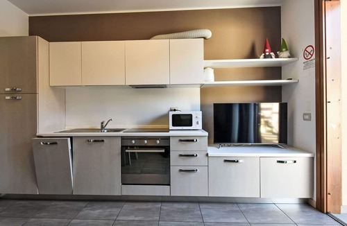 Spinone Al Lago Apartment | Lovely apartment for 6 guests with A/C, WIFI, pool, TV and terrace