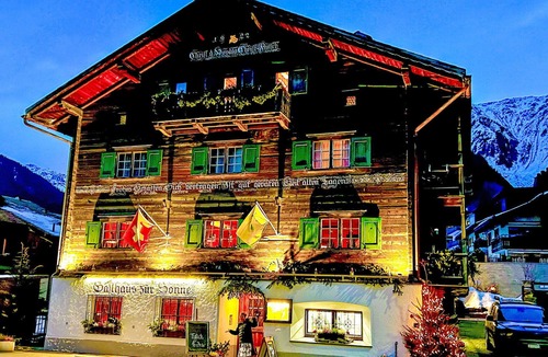 Klosters Platz Apartment | Lovely apartment for 4 guests with WIFI, TV, balcony and pets allowed