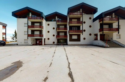 Heremence Apartment | Lovely apartment for 4 guests with pool, WIFI, TV, balcony, pets allowed and panoramic view
