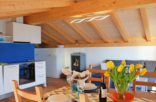 Porto Ronco Apartment | Lovely apartment for 4 people with WIFI, TV, balcony, pets allowed and panoramic view