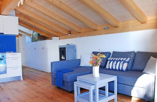 Porto Ronco Apartment | Lovely apartment for 4 people with WIFI, TV, balcony, pets allowed and panoramic view