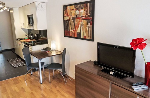 Leukerbad Apartment | Lovely apartment for 2 guests with hot tub, WIFI, TV and terrace