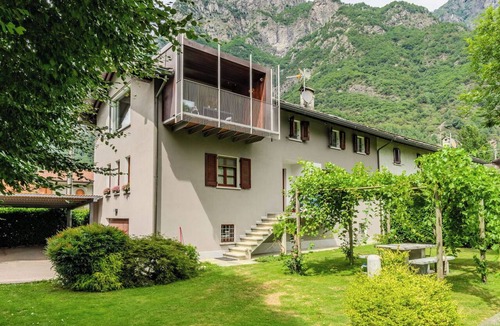 Samolaco Apartment | Lovely apartment for 4 guests with WIFI, TV, terrace, pets allowed and panoramic view