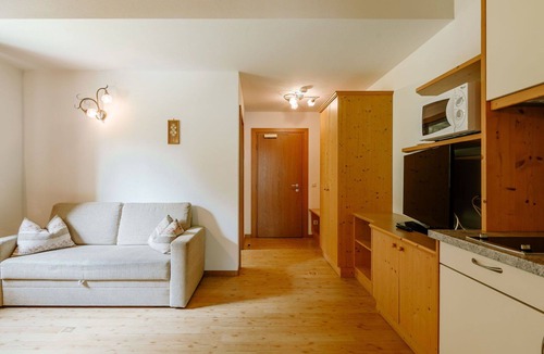 Solda Apartment | Lovely apartment for 4 guests with WIFI, TV, terrace, pets allowed and panoramic view