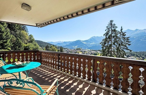 Laax Apartment | Lovely apartment for 6 guests with WIFI, TV, balcony and panoramic view