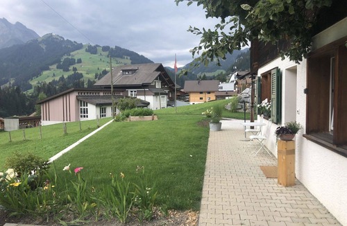 Adelboden Apartment | Lovely apartment for 2 guests with WIFI and balcony