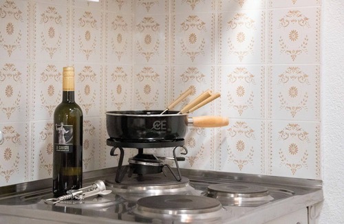 Ovronnaz Apartment | Lovely apartment for 2 people with WIFI, TV and balcony
