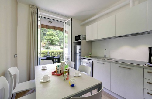 Fondotoce Apartment | Lovely apartment for 7 people with pool, WIFI, TV and balcony