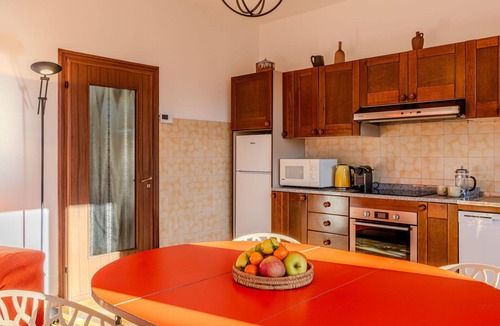 Dervio Villa | Lovely apartment in villa for 6 people with A/C, WIFI, TV and patio