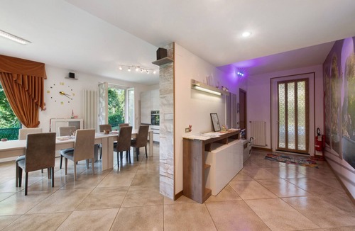 Merone Apartment | Lukas Home – Apartment for 6 Guests with Game Room, Near the Lake
