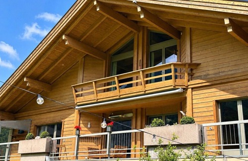 Meiringen Apartment | Luxury 4BR Duplex Apt AC near Interlaken