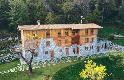 Civenna Ski Chalet | Luxury Chalet 'Bellagio Baita Treeb' with Lake View and Pool