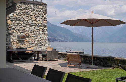 Naggio Apartment | Luxury lakefront apartment with terrace and swimming pool.
