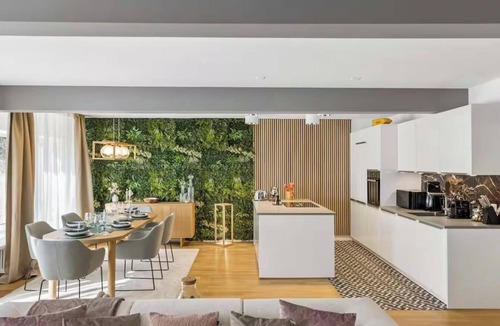 Hochschulen Apartment | LUXURY OLD TOWN PENTHOUSE W/ROOFTOP TERRACE & PARKING – NEXT TO LAKE ZURICH