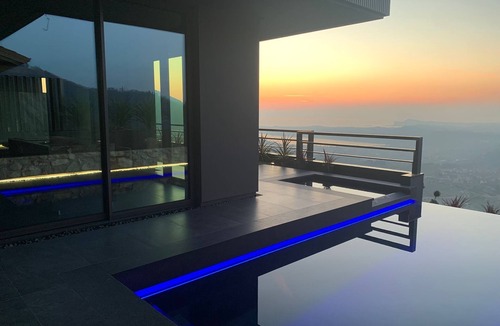 Villanuova sul Clisi House | Luxury VIEW LAKE Elegant Villa in the Salò area with private pool and lake view