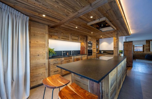 Nendaz Ski Chalet | Magnifique Chalet en Vieux Bois Avec vue Spectaculaire sur les Alpes Bernoises