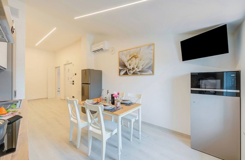 Salionze Apartment | Magnolia Apt - Palazzo Palermo 1817 Sleeps 4 + AC, Salionze, Italy