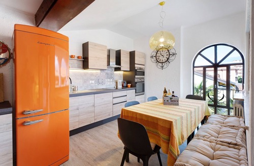 Germignaga Apartment | Mansarda Vialba Apartment in Holiday Home with Lake View and Balconies