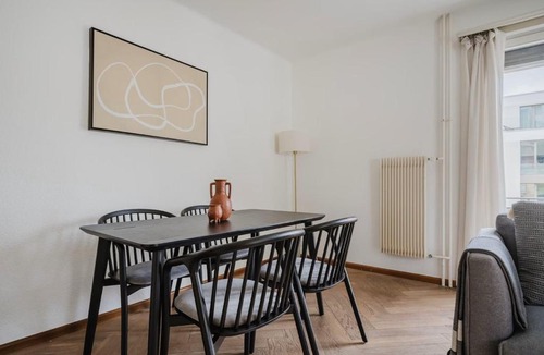 Wipkingen Apartment | Maple Suite · Wipkingen