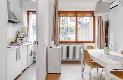Lazzaretto Apartment | Milan center white
