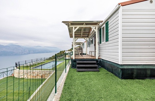 Brenzone sul Garda House | Mobile Home 'Genziana' with Lake View, Wi-Fi and Air Conditioning