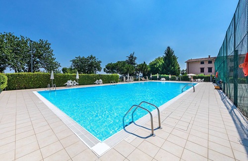 Padenghe sul Garda Apartment | Modern apartment in a lakefront residence with pool