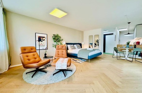 Oerlikon Apartment | Modern City Studio with Air Condition & Balcony