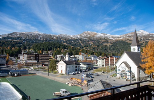 Lenzerheide Apartment | Modern duplex apartment with mountain views