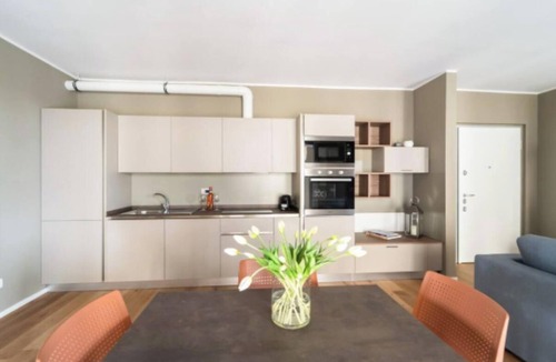 Gallaratese Apartment | Modern Elegance: Apartment Near Milan Center