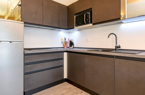 Malcesine Apartment | Modern Holiday Apartment with Wi-Fi, Air Conditioning, Pool, Lake View & Garden; Garage Available, Pets Allowed