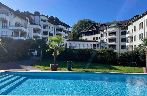 Altendorf Apartment | modern lakeside flat with pool access - 80m2