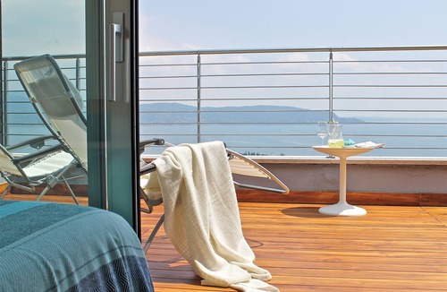 Toscolano Maderno Apartment | Modern style apartment limonaia, with magnificent views of the lake and a large swimming pool
