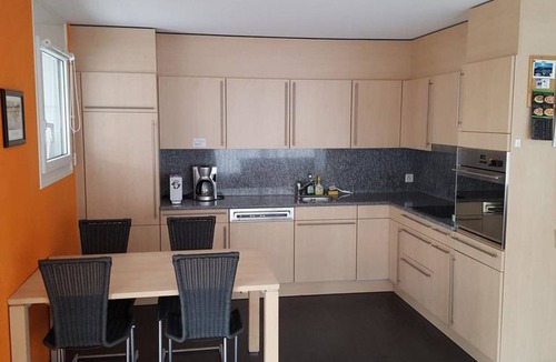 Meierhof Apartment | Mon Repos (BO) Appartement/Fewo, Dusche oder Bad, WC 2½-Zimmerwohnung by Interhome