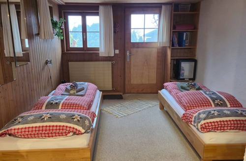 Merligen Apartment | Mon Rêve | Chalet Rooms | Views of Lake Thun and the Alps
