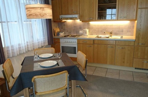 Klosters-Serneus Apartment | Monbielerstrasse 210 Appartement/Fewo, Dusche oder Bad, WC 2½-Zimmerwohnung by Interhome