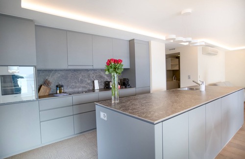 Montreux Apartment | Montreux 3 Bedroom Lake View Apartments + Spa B 5