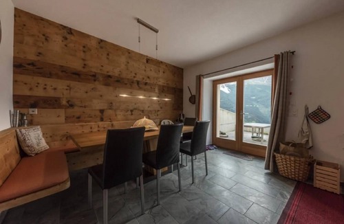 Poschiavo Ski Chalet | Mount Campell Dasura
