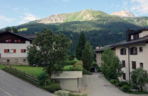 Klosters Dorf Apartment | Murmeli 3 Appartement/Fewo, Dusche oder Bad, WC 5 1/2-Zimmerwohnung by Interhome