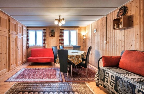 Arosa Apartment | Nühus 1. OG Appartement/Fewo, Bad, WC, 6-Bettwohnung by Interhome