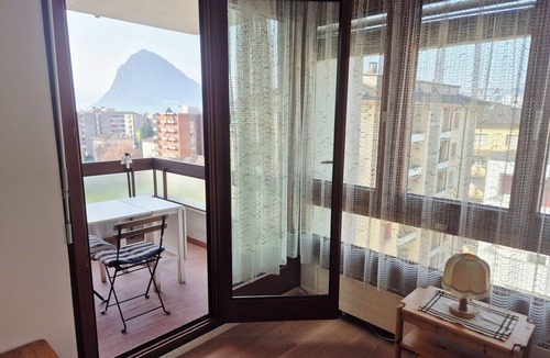 Viganello Condo | New 2026! Lugano, Near Beach & Old Town: free parking, views!