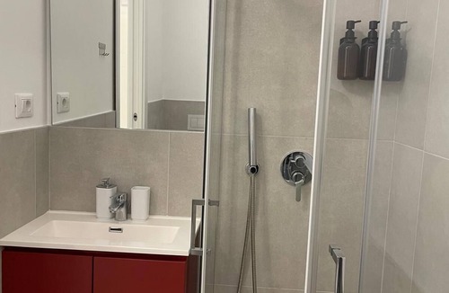 Somma Lombardo House | New apartment just minutes from Malpensa, with bedroom and bathroom