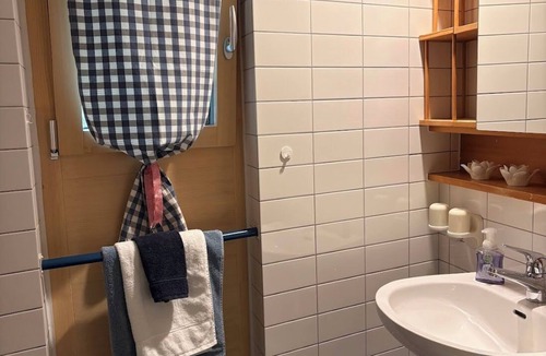 Meilen District Bed & Breakfast | New Bed&Breakfast in Küsnacht! Quiet, green & cozy - 20min to the city centre