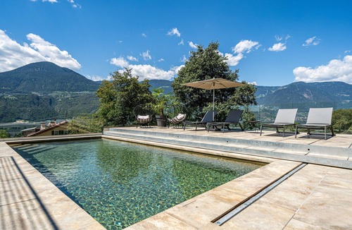 Gargazzone Apartment | New "Videre Lodge Double Room" with Mountain View, Wi-Fi & Terrace