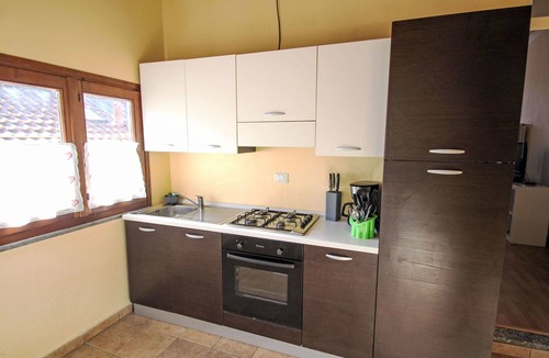 Porto Valtravaglia Apartment | Nice apartment for 4 people with TV and pets allowed