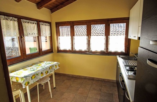 Porto Valtravaglia Apartment | Nice apartment for 4 people with TV and pets allowed